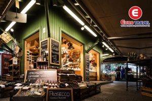 Khu chợ chợ Viktualienmarkt đa dạng các mặt hàng trong kinh nghiệm du lịch Munich