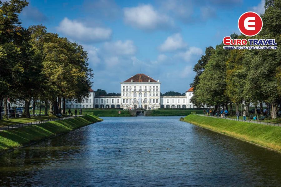 Cung điện Nymphenburg yên bình và cổ kính