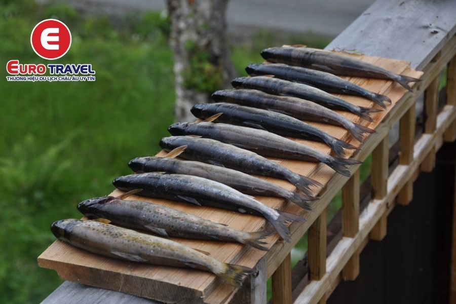 Cá tuyết phơi khô ngâm cùng giấm là món ẩm thực Na Uy độc đáo