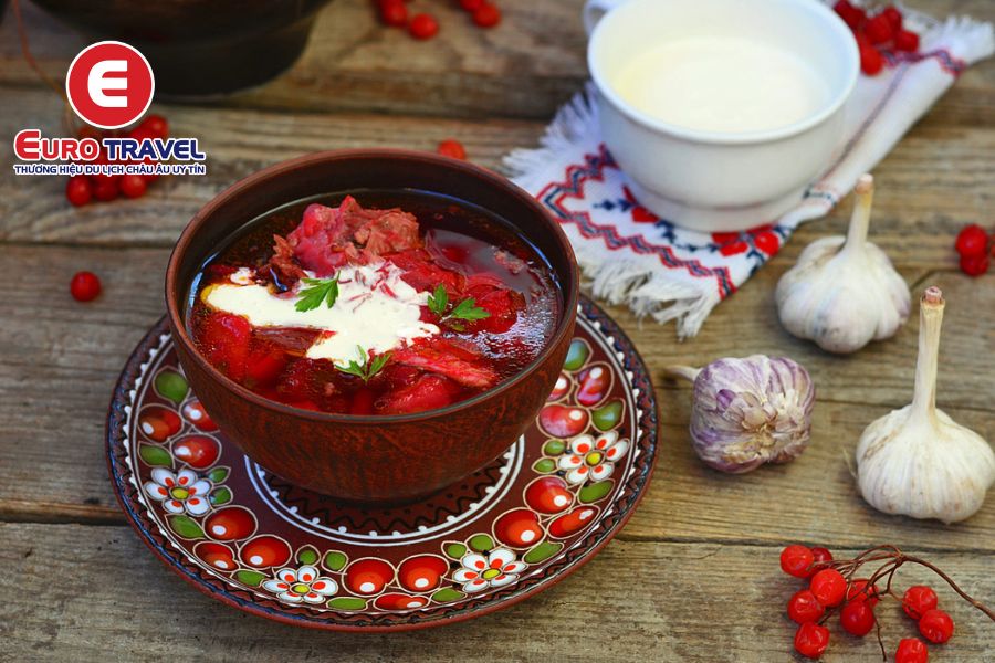 Súp củ cải đỏ là món ẩm thực Nga không nên bỏ lỡ trong kinh nghiệm du lịch Nga sau dịch