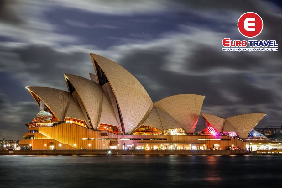 Kiến trúc đôi nổi bật của Nhà hát con Sò trong kinh nghiệm du lịch Sydney