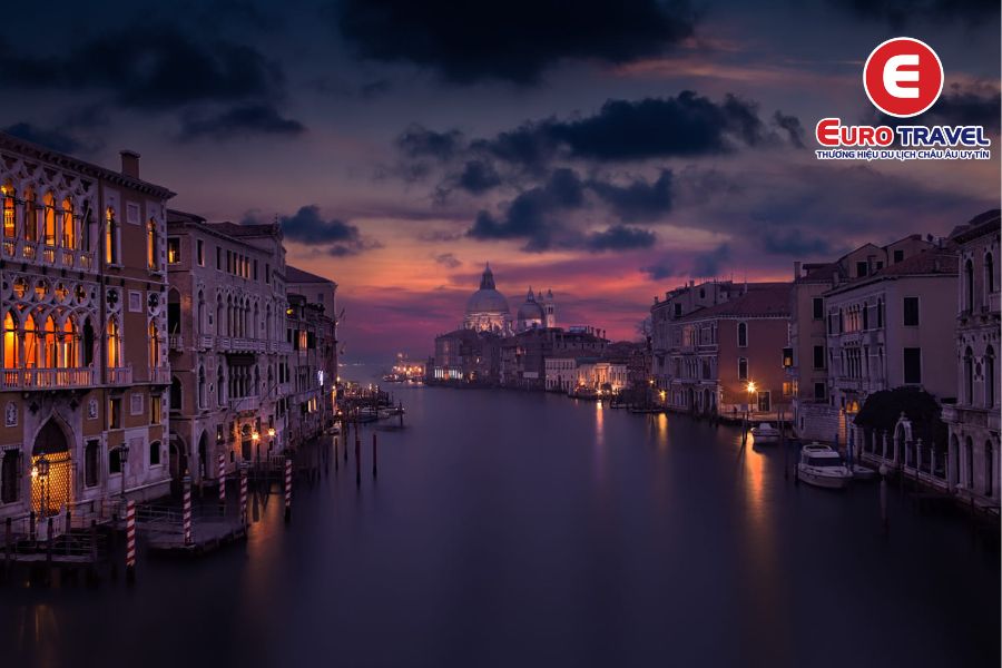 Venice tuyệt đẹp trong ánh hoàng hôn