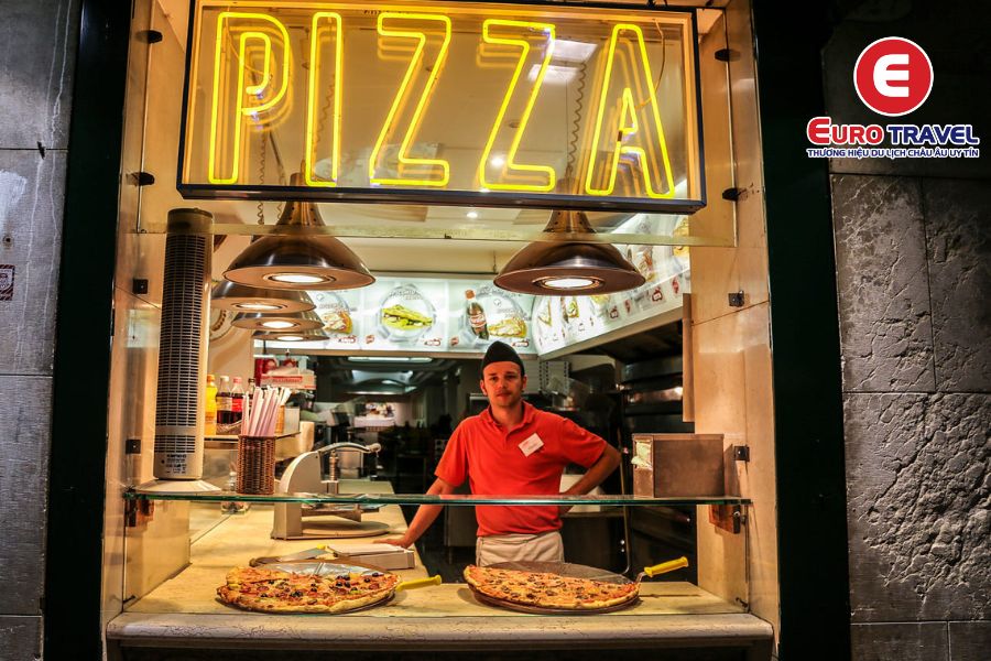 Thưởng thức Pizza chuẩn Ý trong kinh nghiệm du lịch Venice