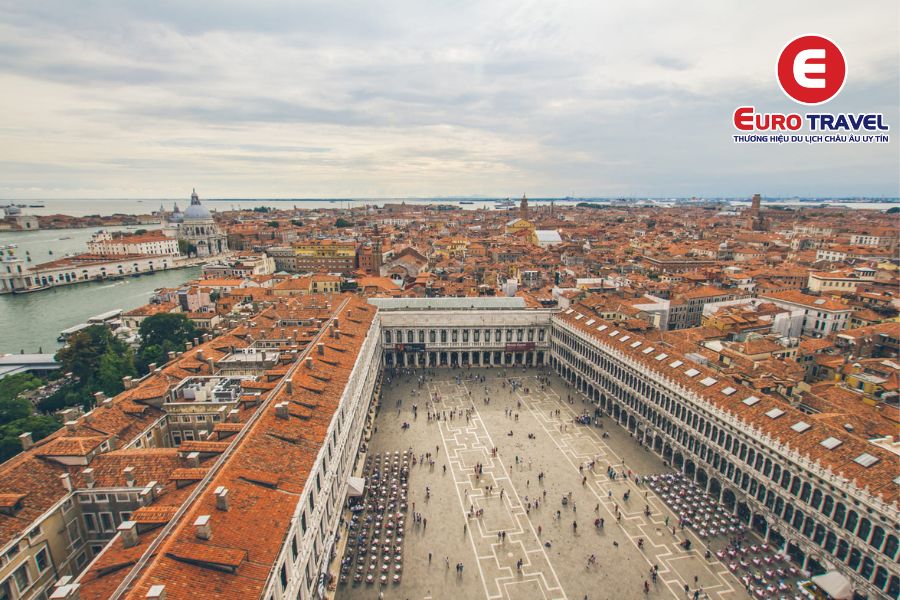 Quảng trường San Marco trong chuyến du lịch Ý