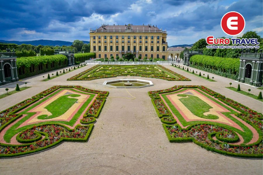 Theo kinh nghiệm du lịch Vienna đến thăm Cung điện Schoenbrunn