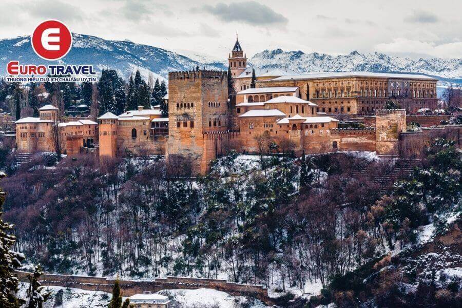 Lâu đài Alhambra trong kinh nghiệm du lịch Tây Ban Nha 2023