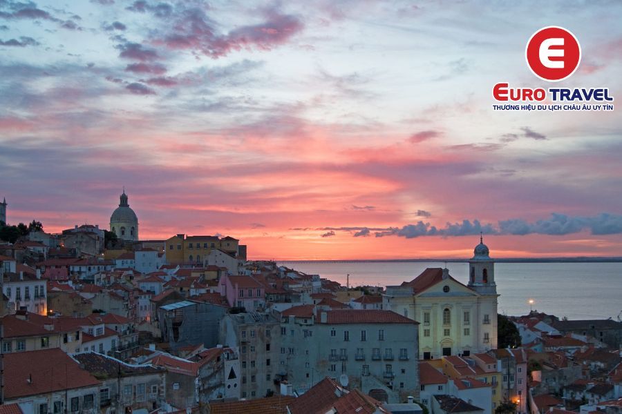 Lisbon là thành phố ven Địa Trung Hải tuyệt đẹp trong tour du lich Châu Âu