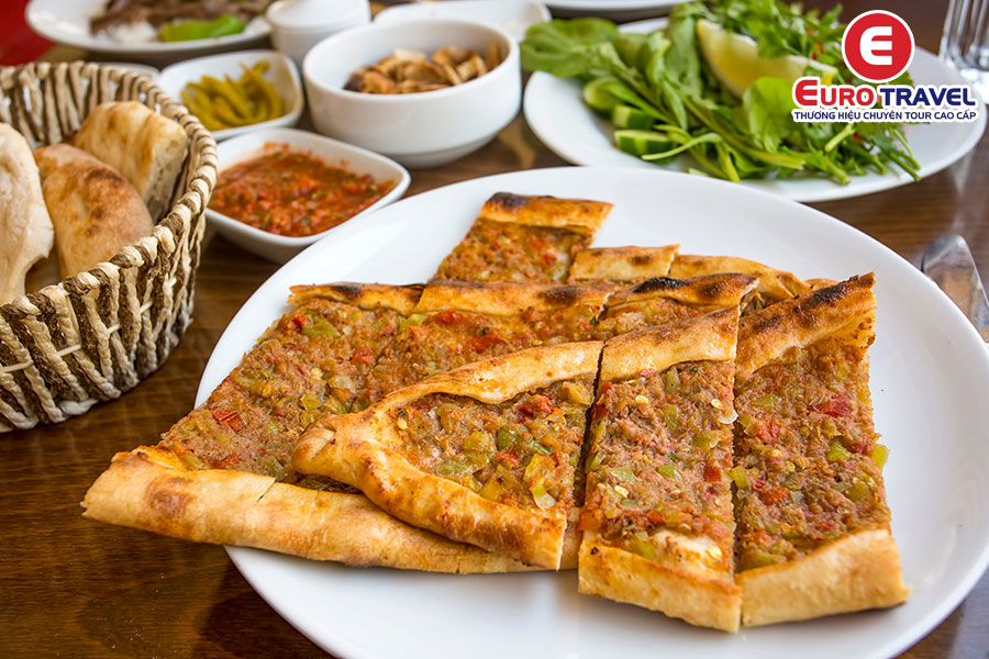 Ẩm thực Thổ Nhĩ Kỳ thưởng thức món bánh Pide
