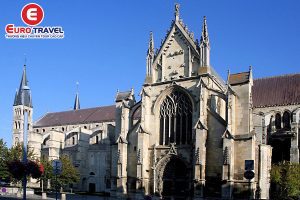 Basilique Saint Rémi tại điểm du lịch Reims