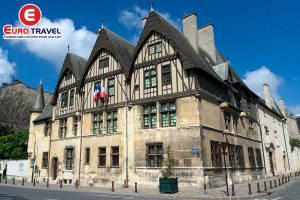 Điểm du lịch Reims tham quan Hôtel Le Vergeur