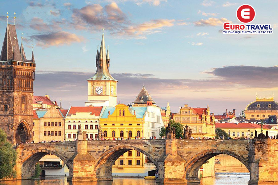 Thưởng ngoạn cầu Charles tại Czech