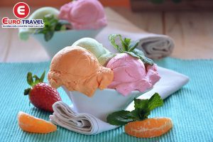 Thưởng thức kem Gelato thơm ngon