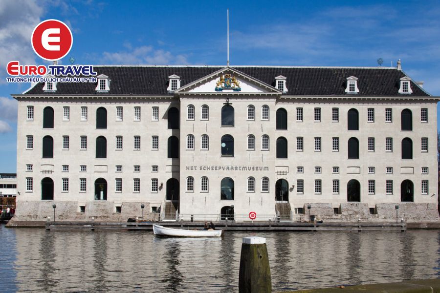 Het Scheepvaart là bảo tàng nổi tiếng trong những điểm du lịch Amsterdam