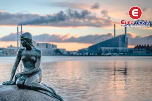 Tượng Nàng tiên cá là biểu tượng Đan Mạch trong tour đi Bắc Âu