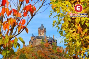 Ngọn đồi Castle Hill là điểm đến lý tưởng để ngắm hoàng hôn trên sông Nice
