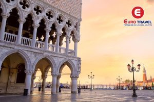 Quảng trường San Marco thoáng đãng tuyệt đẹp trong ánh hoàng hôn
