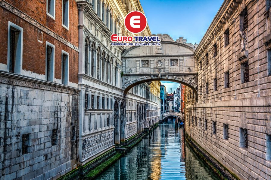Tour trọn gói visa đến thăm cây Cầu Than Thở với ý nghĩa vô cùng đặc biệt