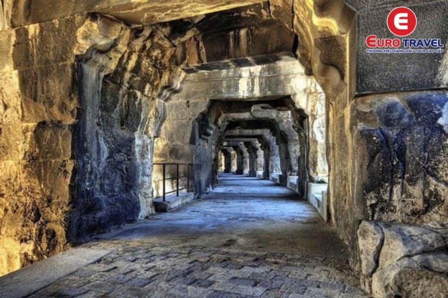 Khu vực đường hầm của Đấu trường La Mã tại nước Ý - Eurotravel