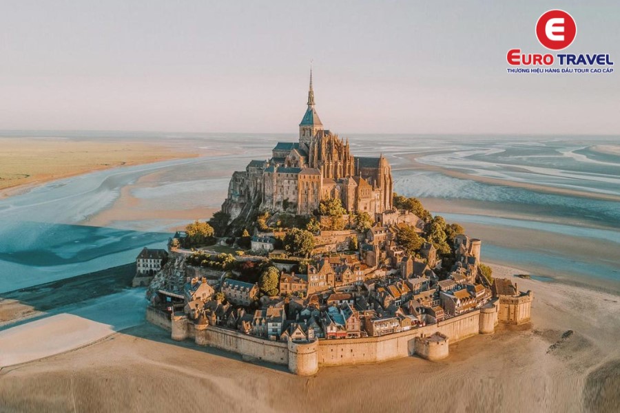 Hòn đảo nhỏ Mont Saint Michel được UNESCO công nhận là di sản văn hóa thế giới - Eurotravel