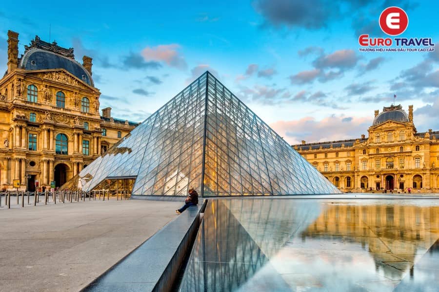 Vẻ đẹp tráng lệ của bảo tàng Louvre Pháp