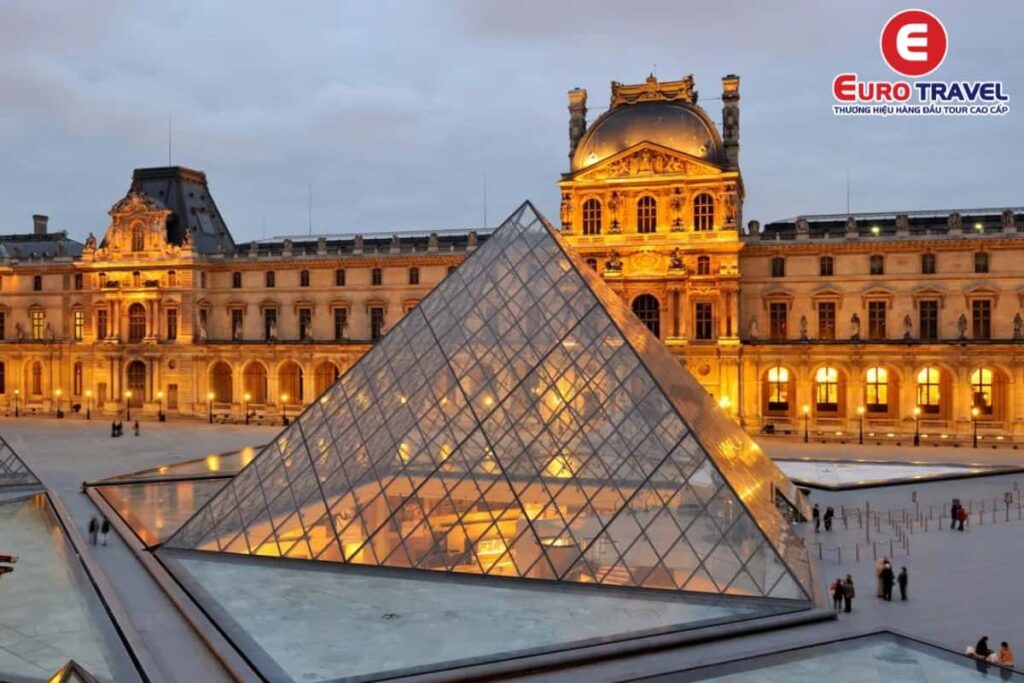 Bảo tàng Louvre - Thiên đường nghệ thuật của Paris nước Pháp