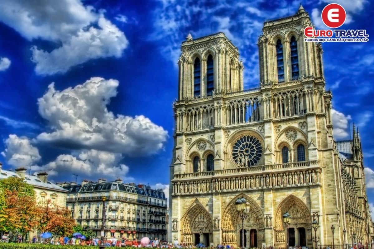 Nhà thờ Đức Bà Paris - Dấu ấn của kiến trúc Gothic cổ xưa