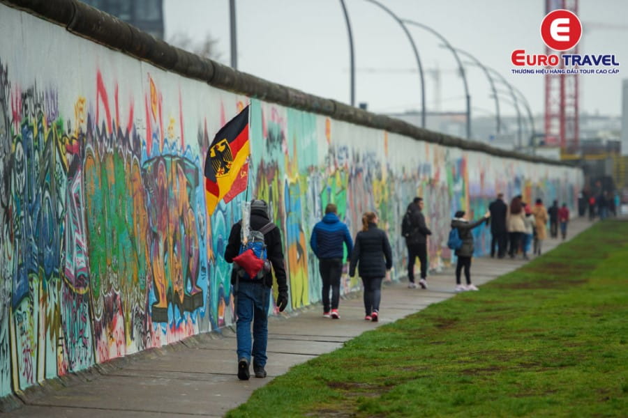 Bernauer Straße - Nơi tưởng niệm bức tường Berlin