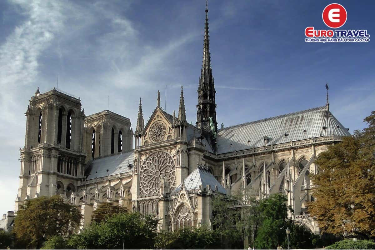 Hành trình khám phá Nhà thờ đức bà Paris