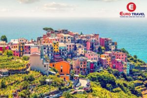 Corniglia - Ngôi làng tọa lạc trên ngọn đồi cao của Cinque Terre