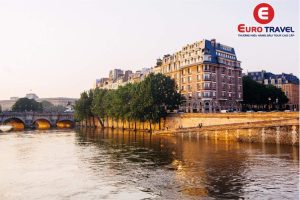 Đảo Ile De la Cite thơ mộng trên sông Seine