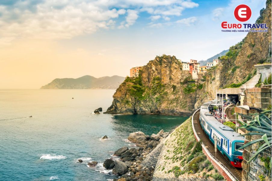 Tàu hỏa là phương tiện di chuyển thuận tiện nhất ở Cinque Terre