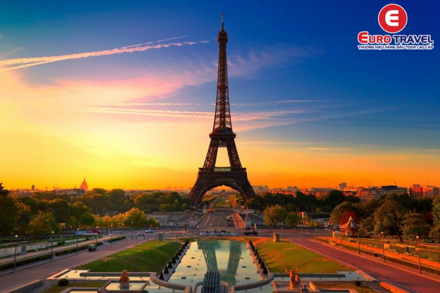Tháp Eiffel - Biểu tượng văn hoá của nước Pháp 