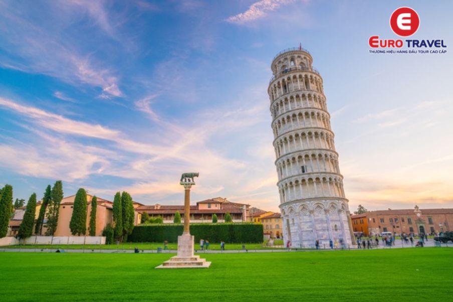 Tháp nghiêng Pisa có chiều cao 57 mét và có 8 tầng