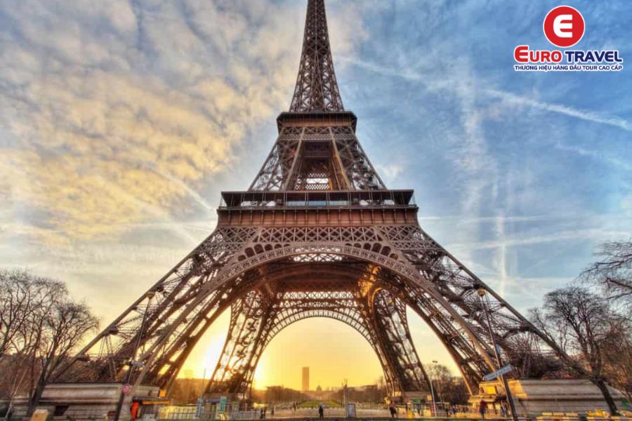 Tổng thể kiến trúc của tháp Eiffel