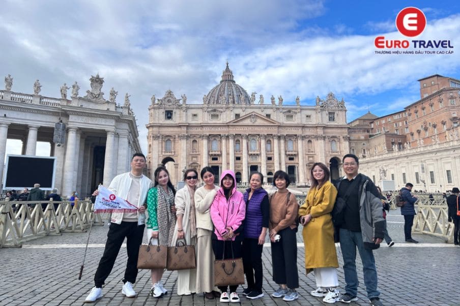 Tour ghé thăm tòa thánh Vatican của đoàn EuroTravel