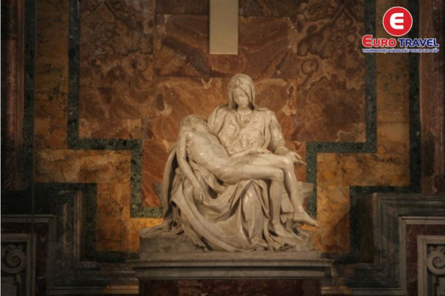Tượng điêu khắc Đức mẹ sầu bi của Michelangelo