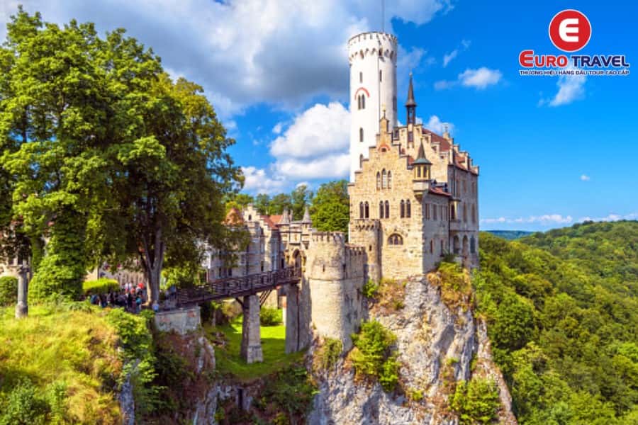 Vẻ đẹp thơ mộng của lâu đài Lichtenstein khi vào thu