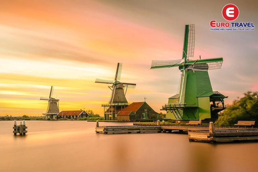 Cối xay gió là biểu tượng gắn liền với Hà Lan qua hàng trăm năm