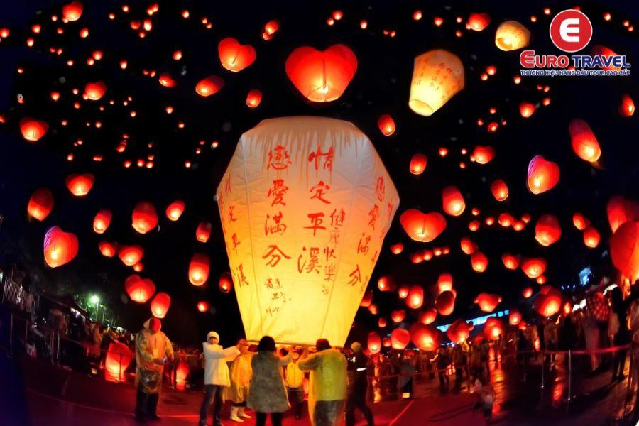 Lễ hội hoa đăng Pingxi Lantern - Lễ hội đèn trời rực rỡ nhất Đài Loan