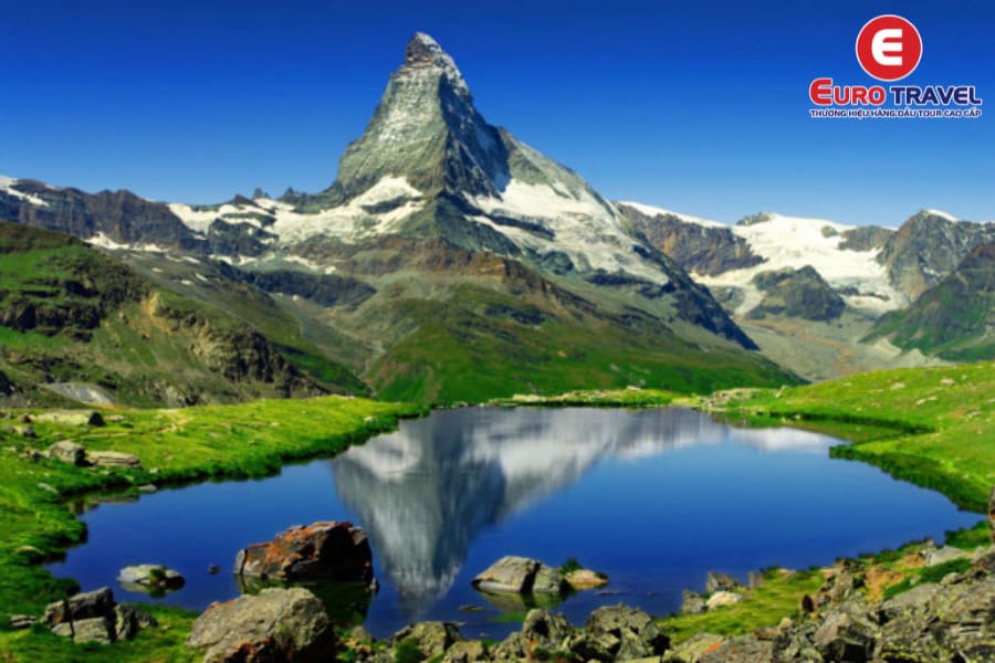 Núi Matterhorn được xem là biểu tượng của đất nước Thụy Sĩ