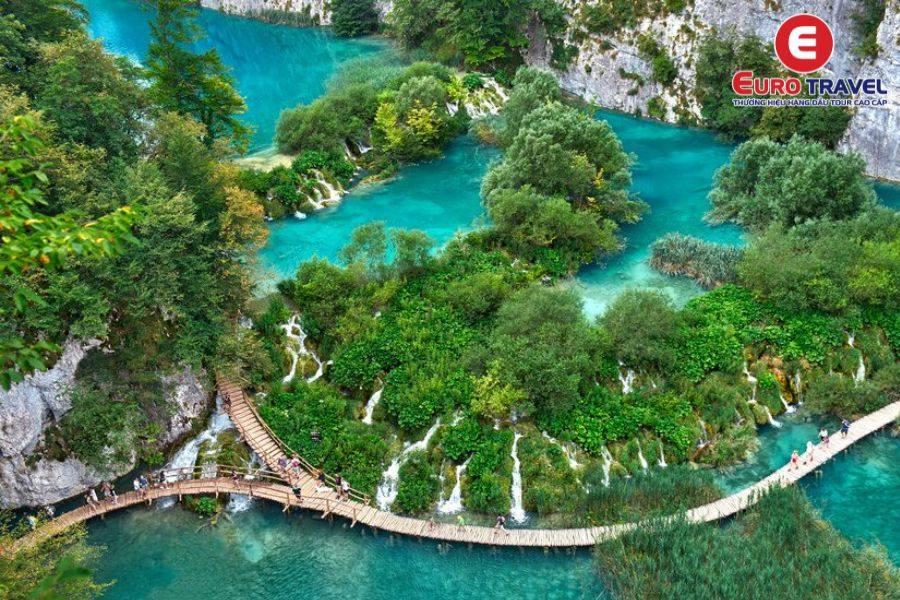 Cảnh quan đẹp như tranh vẽ tại thác Plitvice Croatia