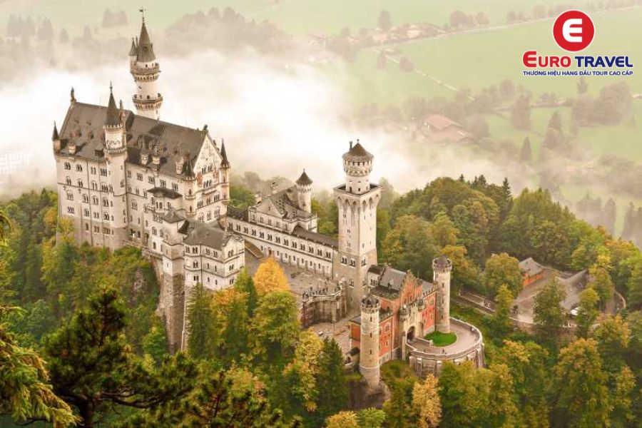 Lâu đài Neuschwanstein - Công trình biểu tượng của nước Đức