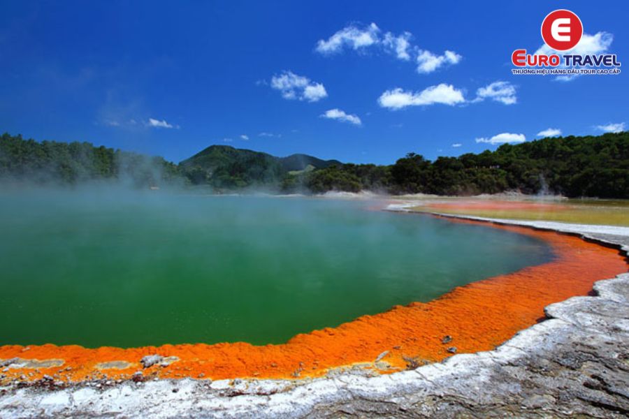 Rotorua - Nơi có những hồ nước “kỳ lạ”