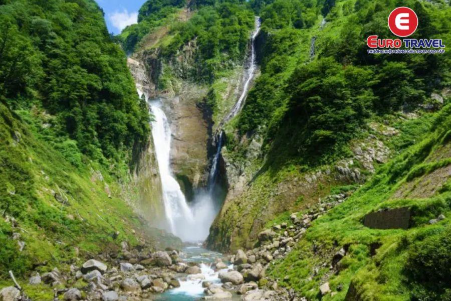 Thác Hannoki và Thác Shomyo là những thác nước đẹp nhất Nhật Bản