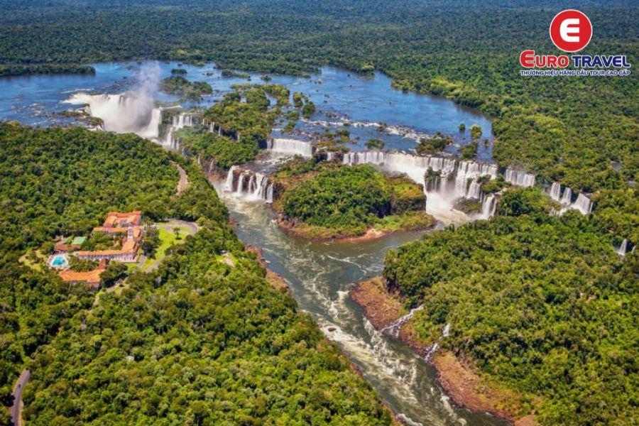 Tham quan rừng nhiệt đới tại thác Iguazu