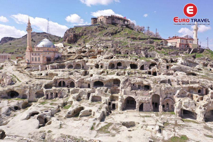 Thành phố ngầm Derinkuyu được xây dựng từ thế kỷ 8 TCN