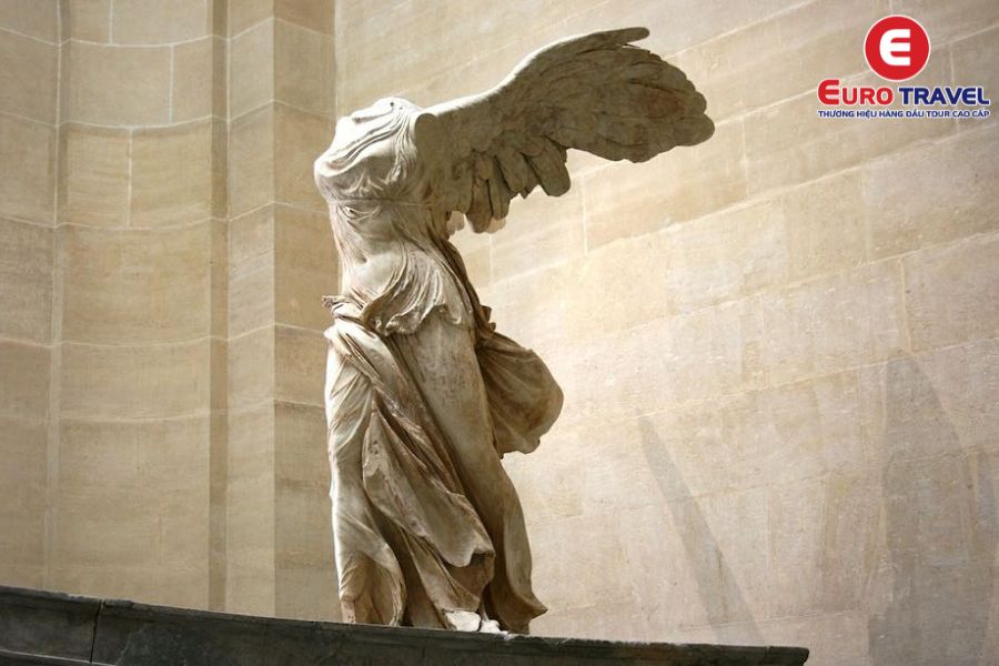 Tượng nữ thần Nike - Vị thần chiến thắng trong thần thoại Hy Lạp