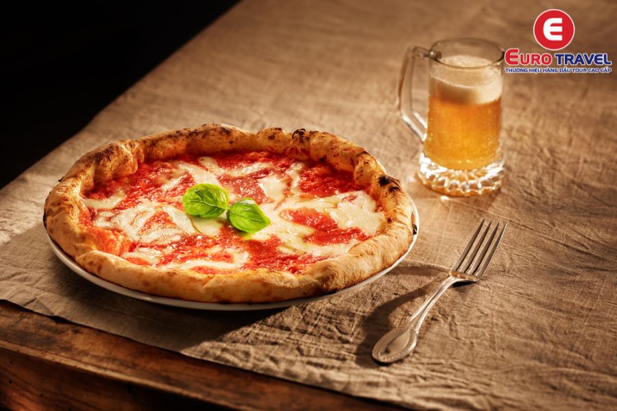 Pizza Napoletana - Món ăn pizza truyền thống của Ý
