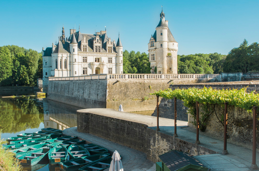 Château de Chambord trở nên đặc biệt cuốn hút với lớp lá mùa thu trải dài