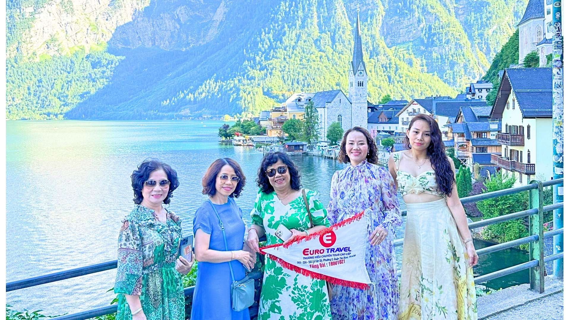 Đoàn khách EuroTravel check-in cực "xịn" tại Ngôi làng cổ Hallstatt